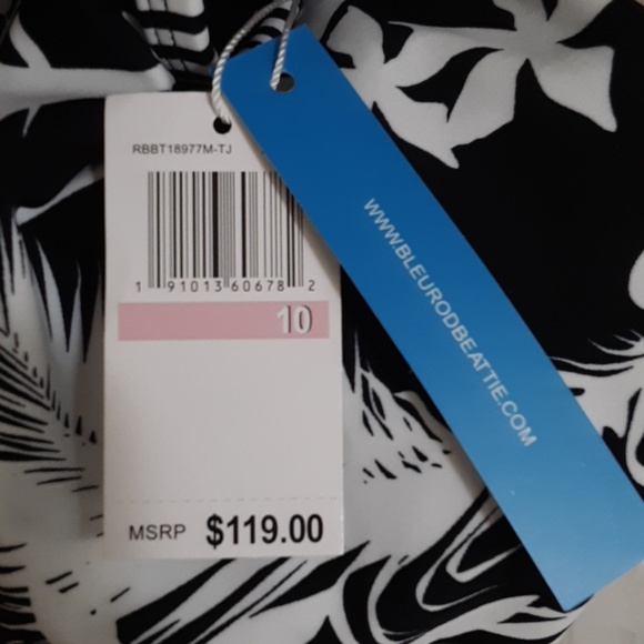 Beautiful Floral Swimsuit - Picture 4 of 4